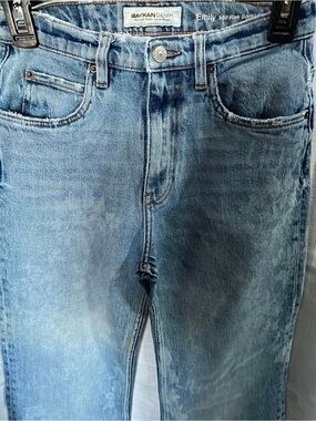 Women’s Straight-Leg Jeans in Light Blue by